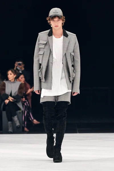 Look 26